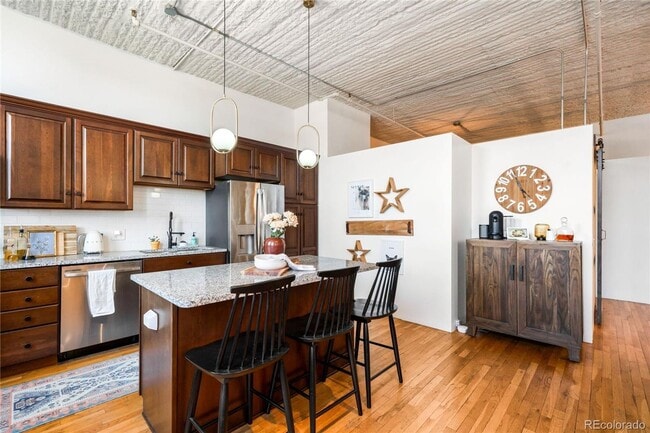 Building Photo - Blake