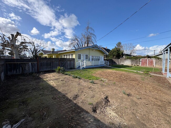 Building Photo - 1424 18th Ave