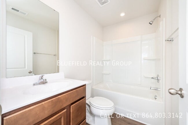 Building Photo - 886 Cranbrook Dr