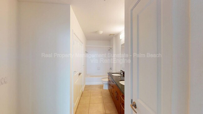 Building Photo - 300 S Australian Ave