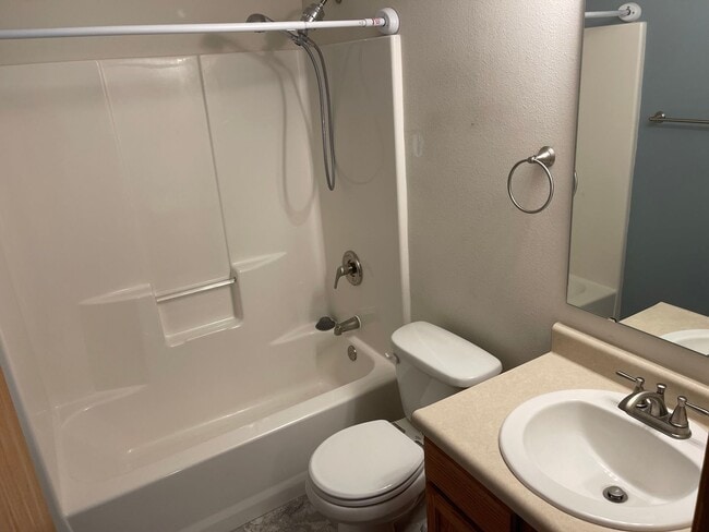 Building Photo - 3 Bedroom On The East Side!