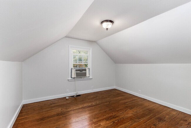 Building Photo - 385 Pond Point Ave