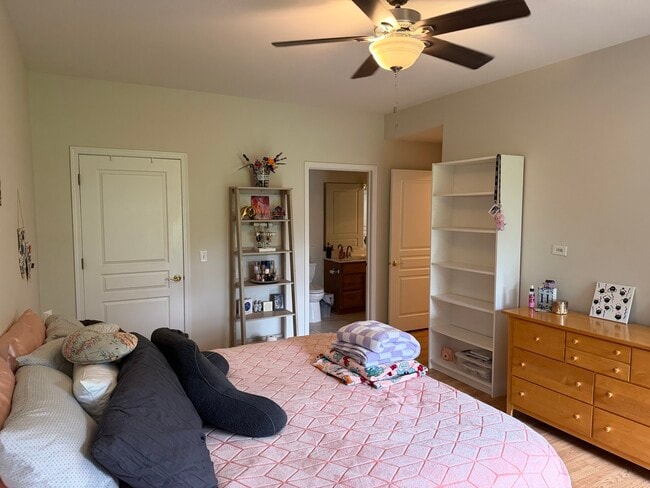 Building Photo - 3129 Ollerton Ave