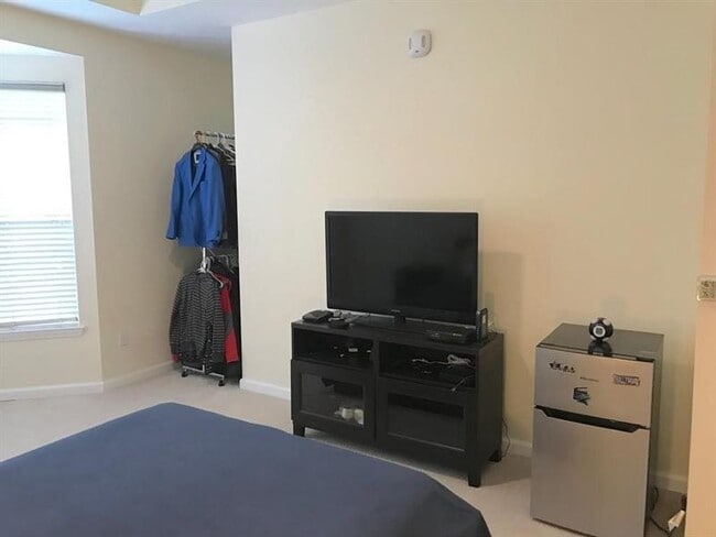 Building Photo - 375 North Highland Avenue Northeast