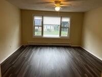 Building Photo - 70 Lorchris St