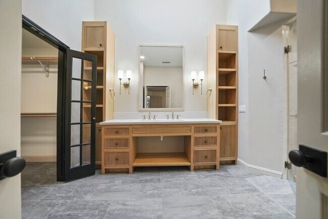 Building Photo - 31 Silver Canyon Pl