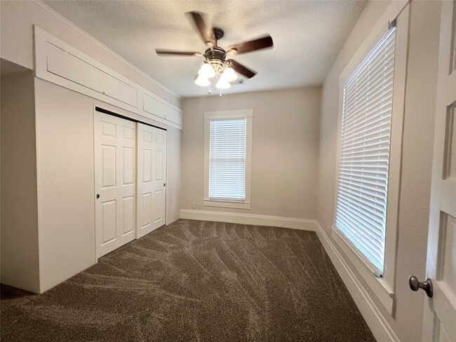 Building Photo - 421 E Myrtle St