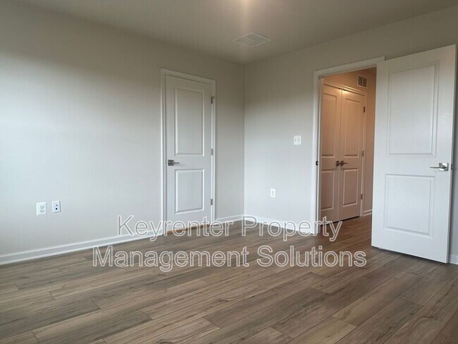 Building Photo - 121 Gibraltar Dr