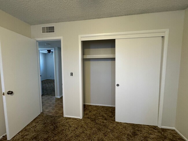 Building Photo - 3BR 2Ba home w/Large Fenced yard with RV g...