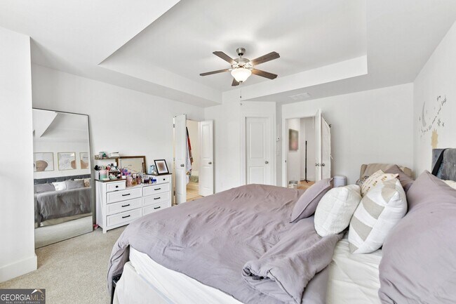 Building Photo - 5811 Calle Vis Dr