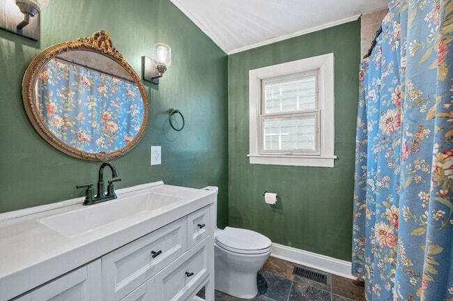 Building Photo - 3 Bedroom, 2 Bathroom Cottage In the Heart of Downtown Wilmington