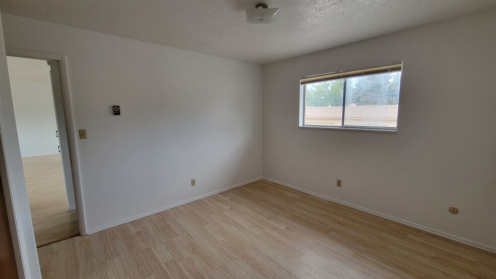 Building Photo - 1660 Grandview Dr