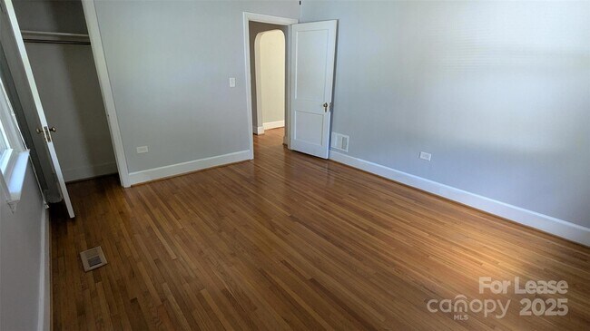 Building Photo - 1507 Woodland Dr