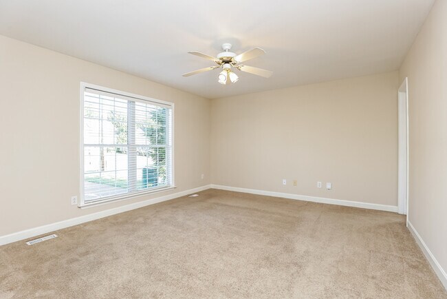 Building Photo - 2812 Sutherland Dr