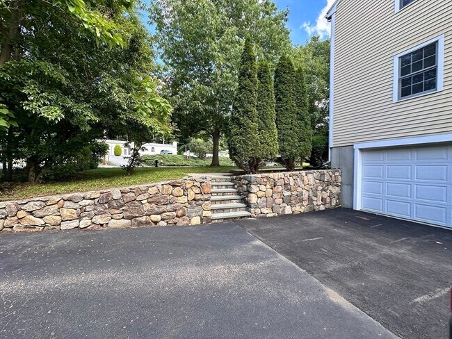 Building Photo - 322 Lowell St