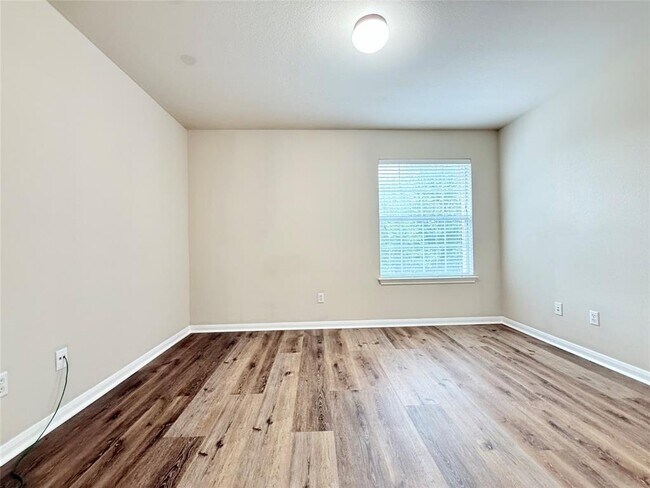 Building Photo - 4025 Meadow Bluff Way