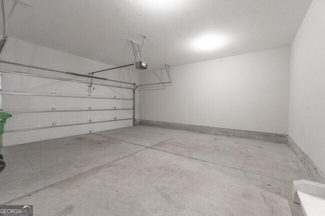 Building Photo - 5051 Pinckney Ln