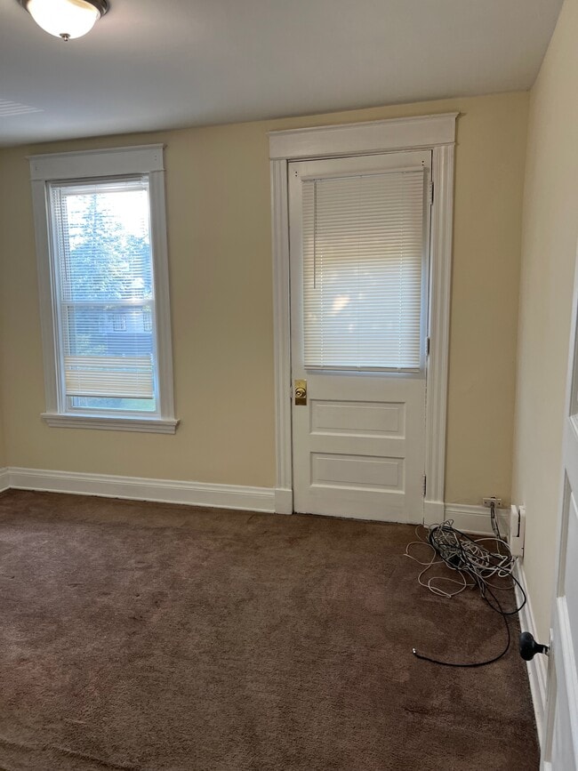Building Photo - 905 Suire Ave