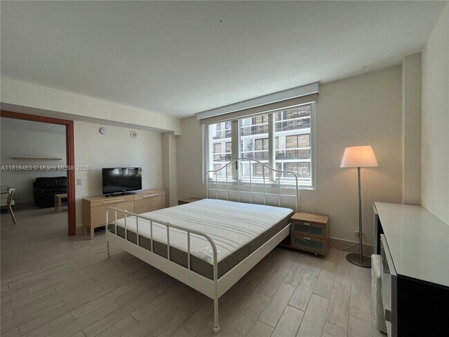 Building Photo - 9499 Collins Ave