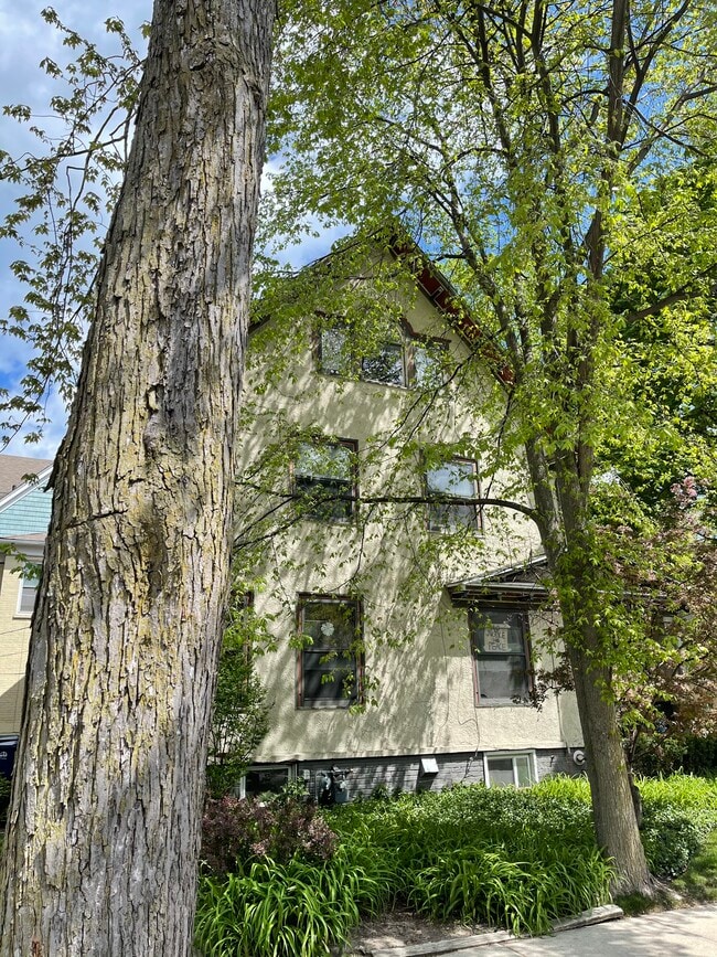 Building Photo - 2000 Sherman Ave