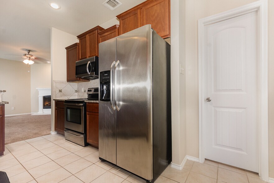 Building Photo - 8813 Deadwood Ln