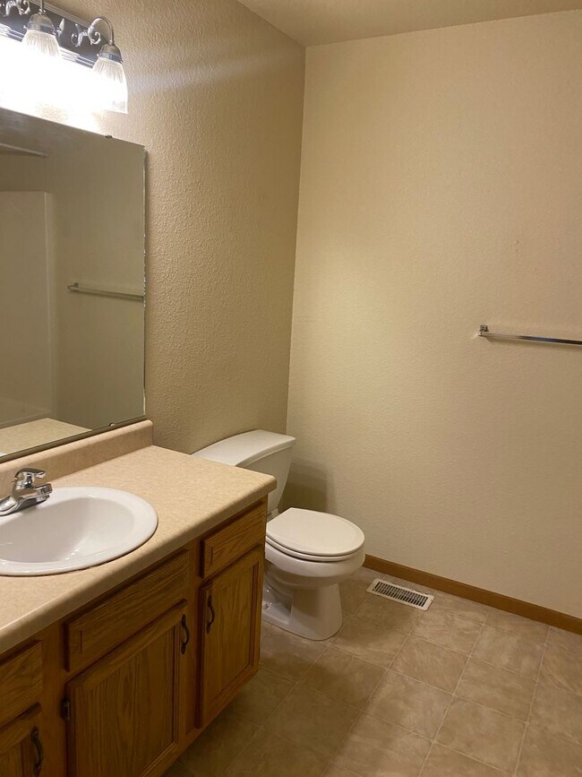 Building Photo - 22540 Hollow Oak Ln
