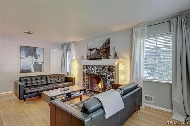 Building Photo - 3124 S Vine Ct