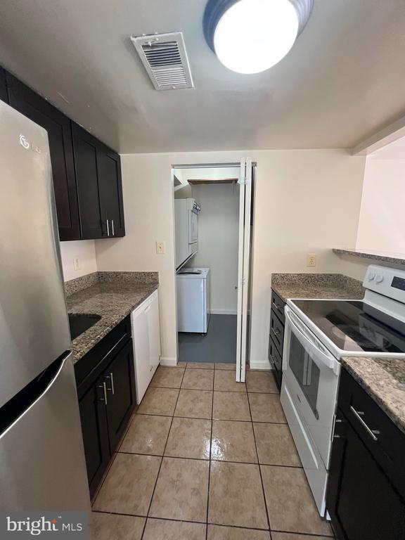 Building Photo - 9647 Hagel Cir