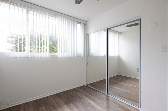 Building Photo - The Perfect 2 BR for Beach Lovers! Only 1 ...