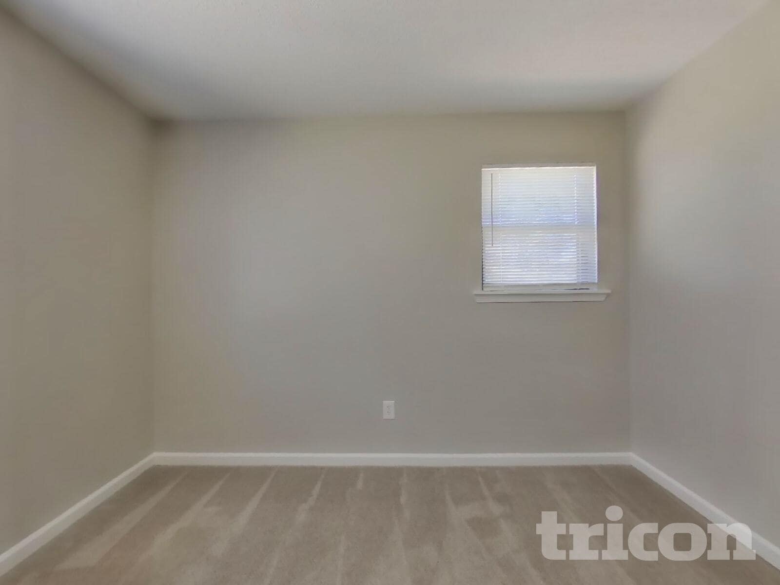 Building Photo - 17 Paces Meadows Dr