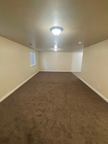 Building Photo - 8848 Orchard Ave