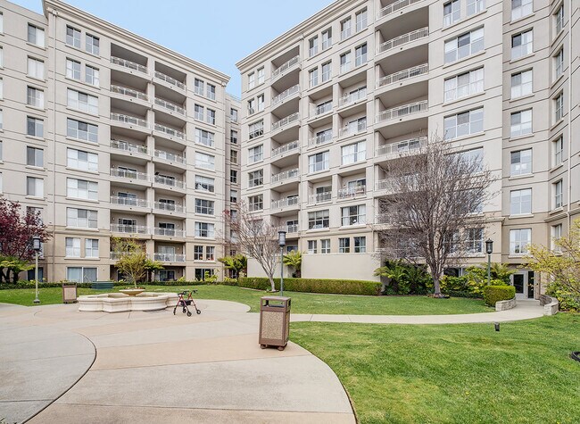 Building Photo - 140 S Van Ness Ave