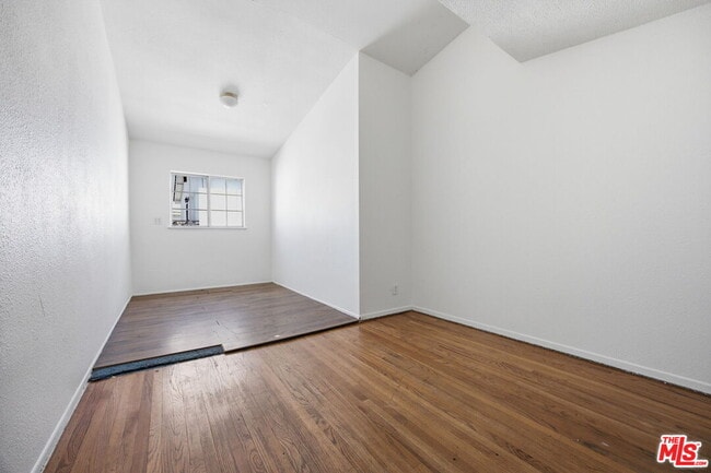 Building Photo - 4841 W 18th St