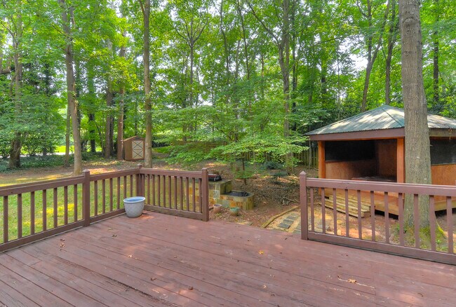 Building Photo - 801 Brightwood Ln