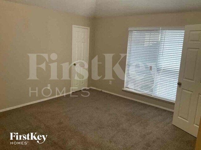 Building Photo - 2329 Bent Brook Dr