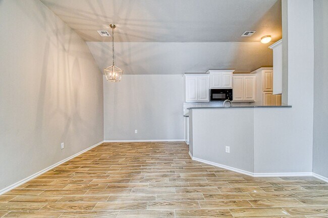 Building Photo - Beautiful Newer Construction Home!