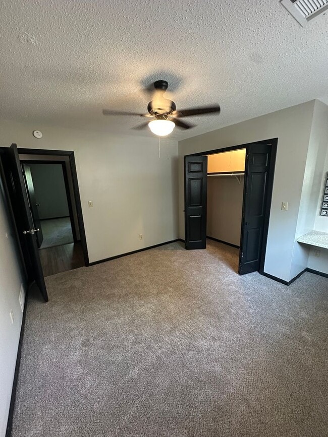 Building Photo - Updated 2BR Duplex with Garage & Yard – Co...