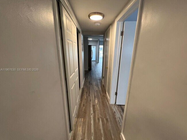 Building Photo - 2430 NE 135th St