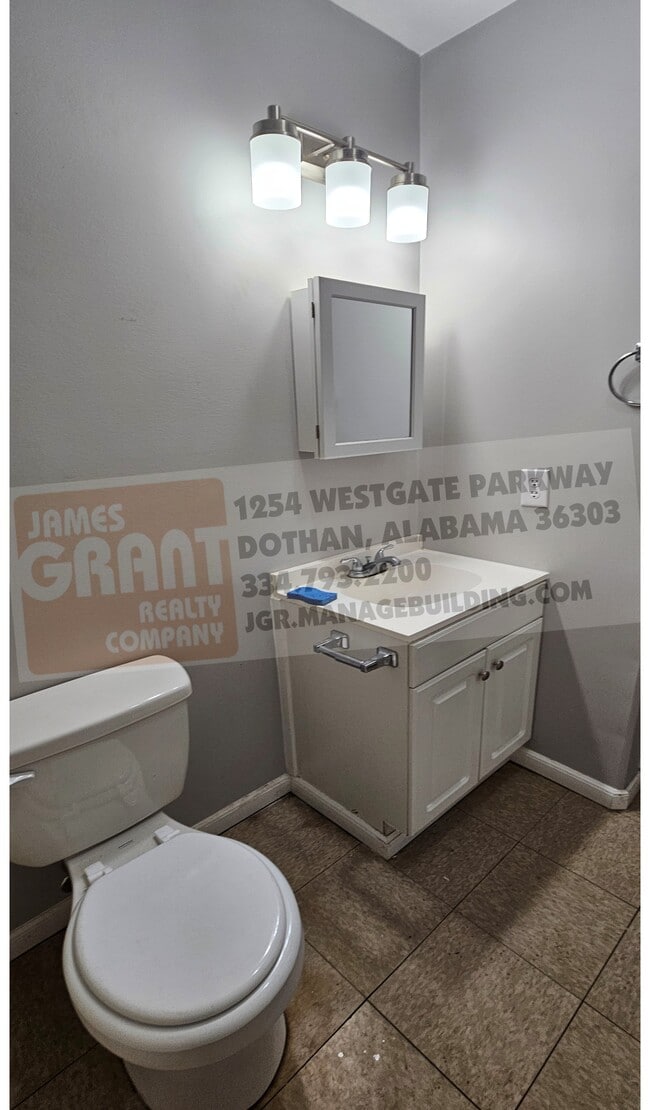 Building Photo - 2404 Scott Rd