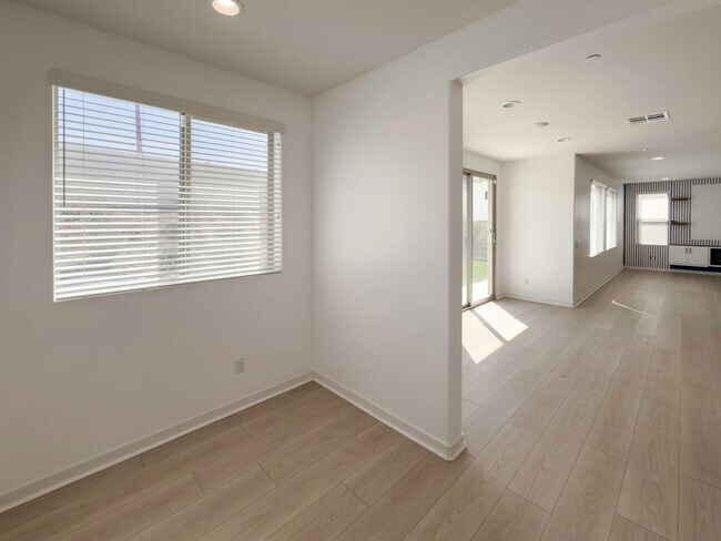 Building Photo - Newer Construction, Exquisite 4 Bedroom + ...