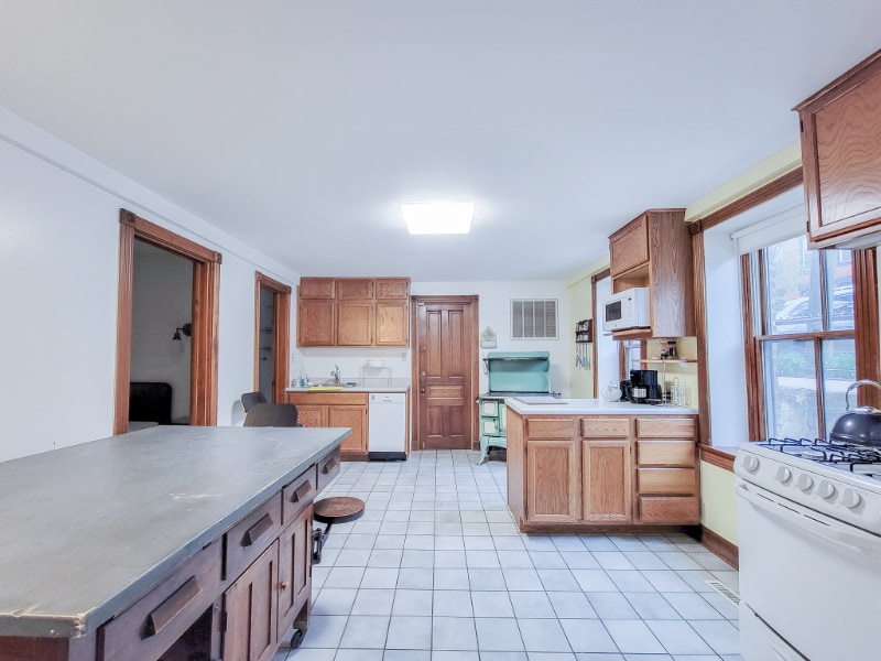 Building Photo - 2101 N Clifton Ave