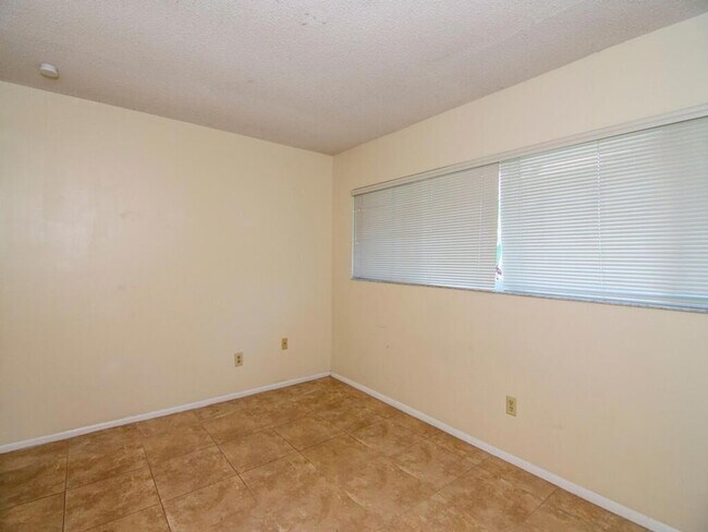 Building Photo - 226 SW Reynolds Ave