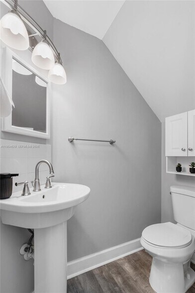 Building Photo - 4055 Eastridge Dr