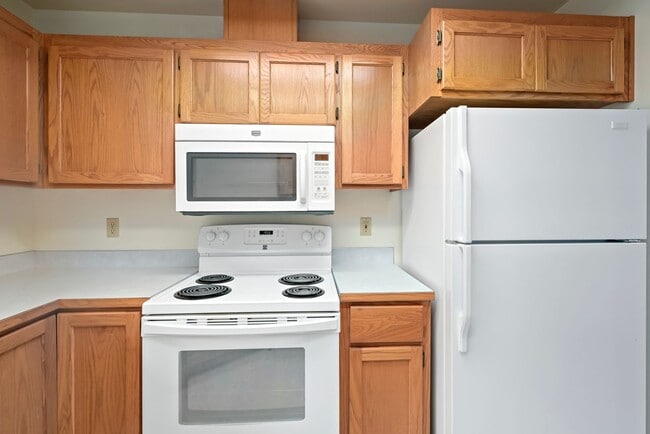 Building Photo - 3 Bedroom and 2.5 Bath Townhouse