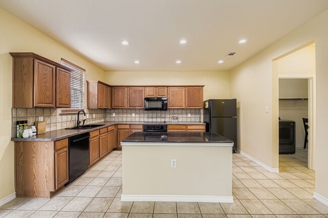 Building Photo - 908 Reveille Rd