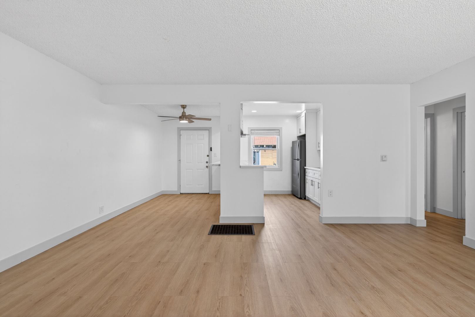 Building Photo - 933 Alamitos Ave