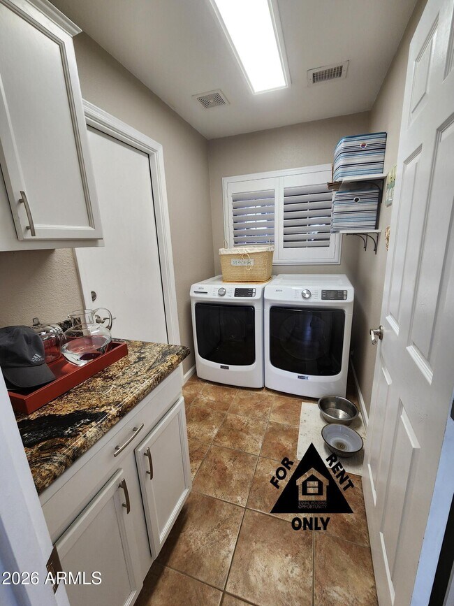 Building Photo - 15548 W Catalina Dr