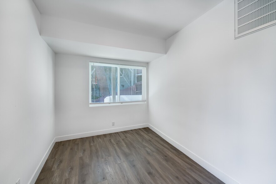 master bedroom - 1724 1/2 Rotary Dr