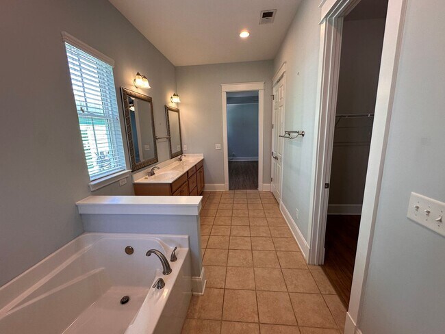 Building Photo - Luxury Rental Home in the Heart of Myrtle ...