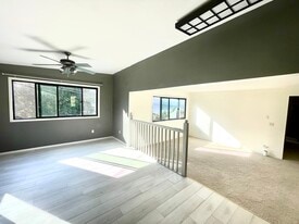 Building Photo - 21 Hemlock Hl